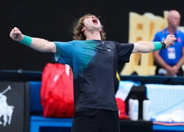 萨高层对球 萨高层对球